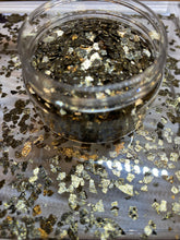 Load image into Gallery viewer, Pale Gold Chromatic Flakes